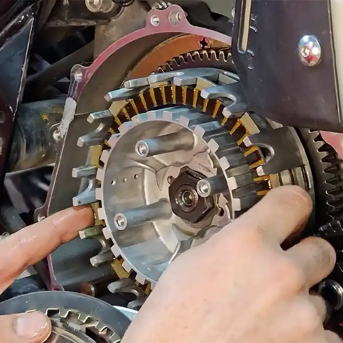 Opening and closing the Benelli 250R motorcycle clutch door tutorial